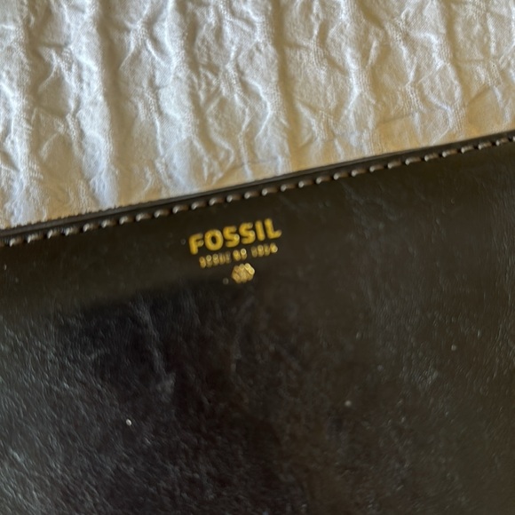 Fossil Leather Wallet with Removable Wristlet Strap - Picture 2 of 8